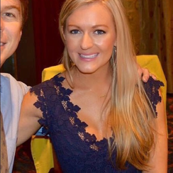 🚫SOLD🚫 Lilly Pulitzer Papillon Lace Dress - Picture 3 of 5